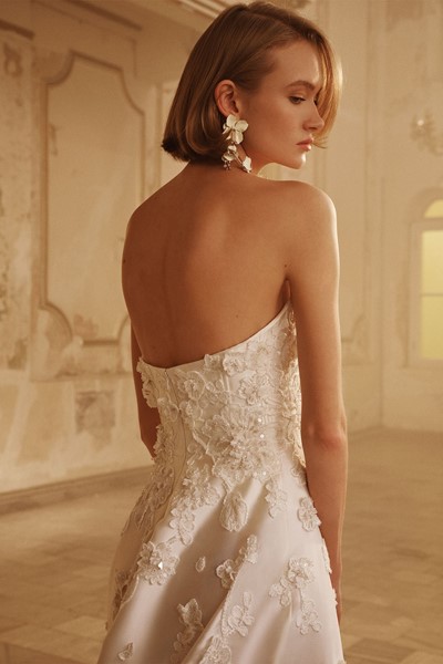 a-line cut ziberline wedding dress with three dimensional flower details, a-line cut ziberline wedding dress with three dimensional flower details